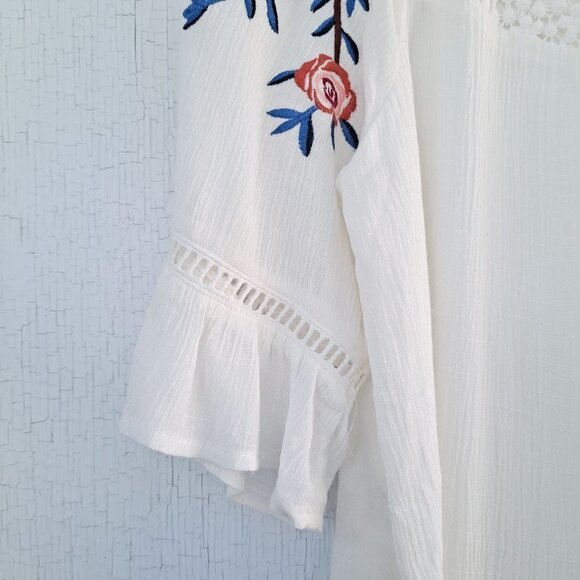 Paper Crane White Crochet Floral Embroidered Boho Flowy Top Medium - Picture 2 of 9